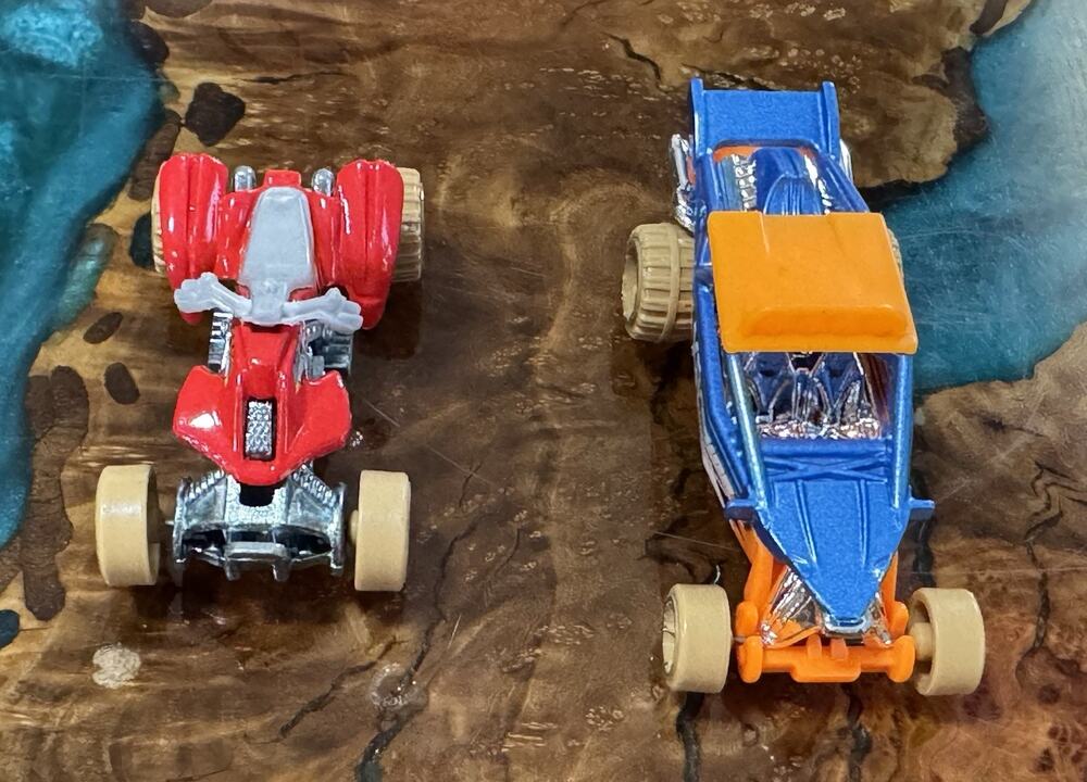 HOT WHEELS DUNE IT UP RACING & Sand Stinger DIECAST RACE DUNE BUGGY